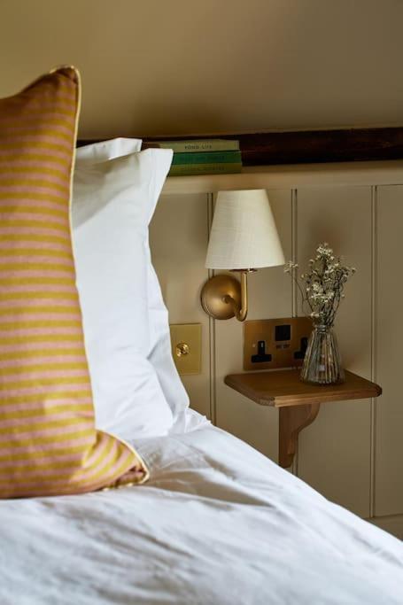 Dawn At The Sun Inn Felmersham, Our Signature Duplex Suite Sharnbrook Exterior photo